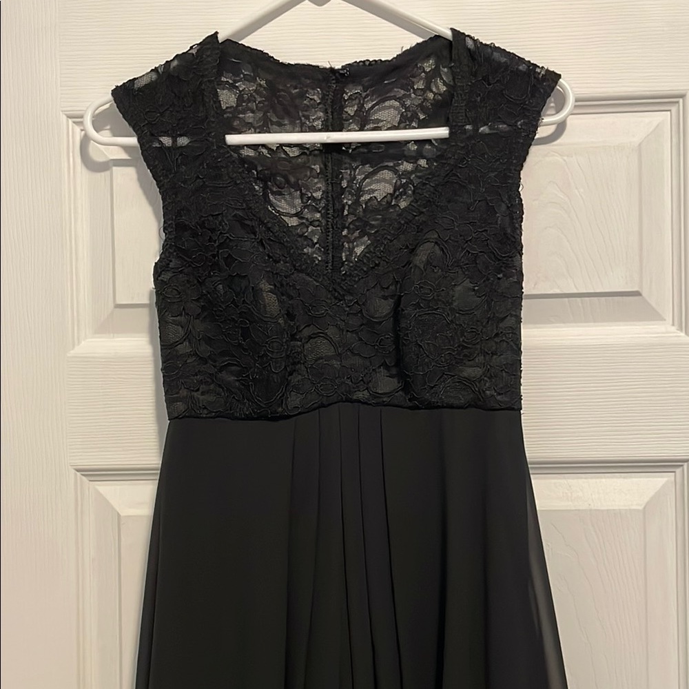 Elegant Black Lace Evening Dress Mori Lee prom gown size 4